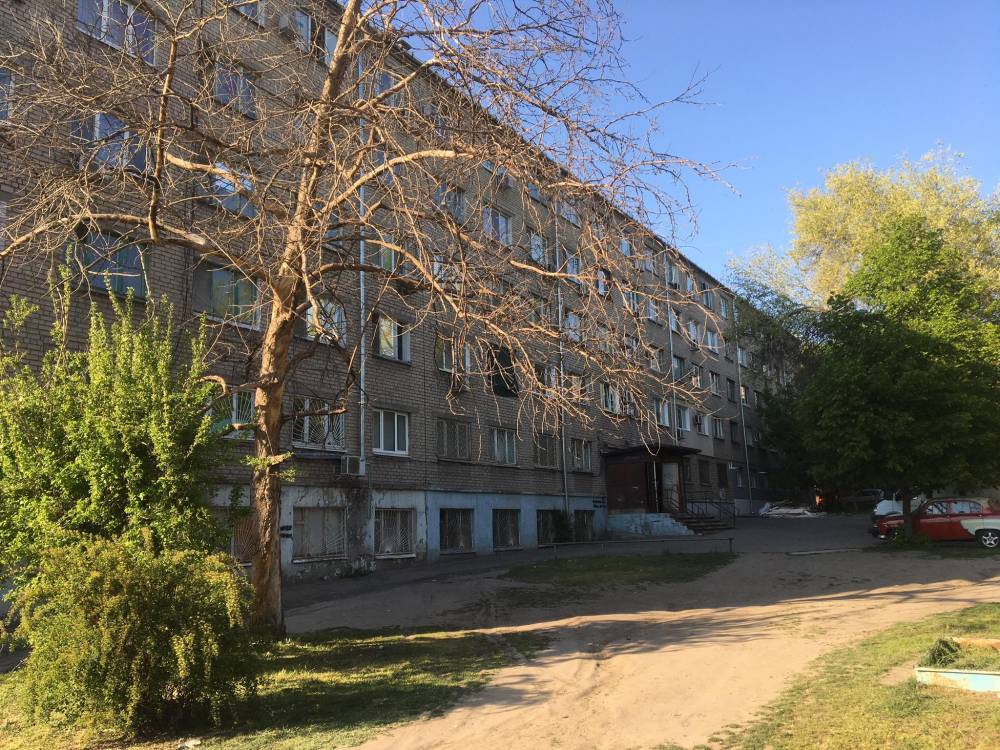 Общежитие в Запорожье, где обнаружили вспышку коронавируса закрыли на вход и выход - inform.zp.ua - Запорожье