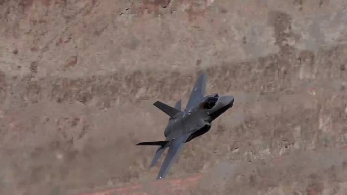США усилят авиагруппу у Камчатки 54 истребителями пятого поколения F-35A - piter.tv - Россия - Сша - штат Аляска