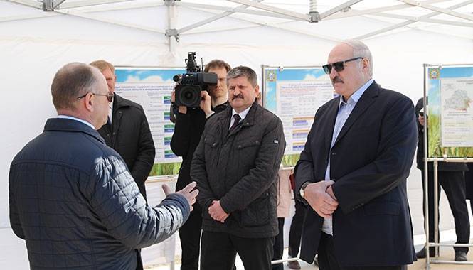 Александр Лукашенко - «Нет такой необходимости». Лукашенко снова высказался насчет карантина - belsat.eu - Белоруссия - район Наровлянский