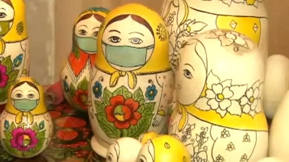 Русские матрешки надели медицинские маски. - riafan.ru