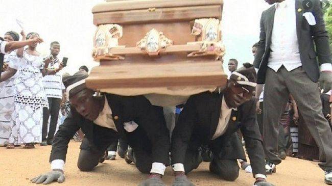 Гробоносцы из Ганы: Останься дома или мы станцуем с тобой на похоронах - eadaily.com - Сша - Китай - Бразилия - Гана
