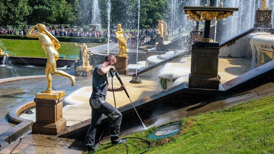 Специалисты завершили подготовку парков и фонтанов Петергофа к новому сезону - dp.ru
