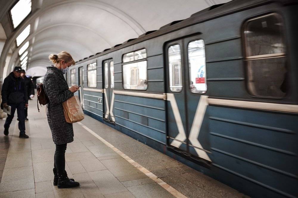 Установку автоматических санитайзеров начали на станциях столичного метро - vm.ru