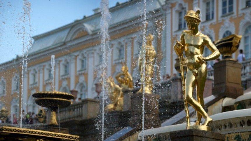 Туризм на самоизоляции: Петергоф впервые открыл сезон фонтанов без посетителей - 5-tv.ru