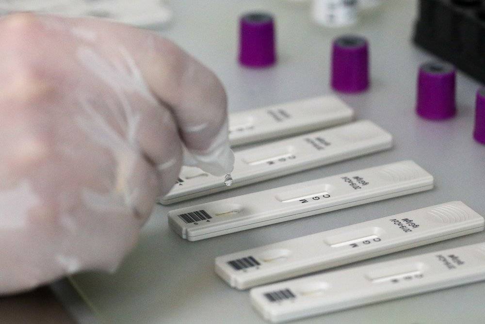 Анастасия Ракова - Около 100 тысяч экспресс-тестов на иммунитет к COVID-19 доставили в Москву - vm.ru - Москва