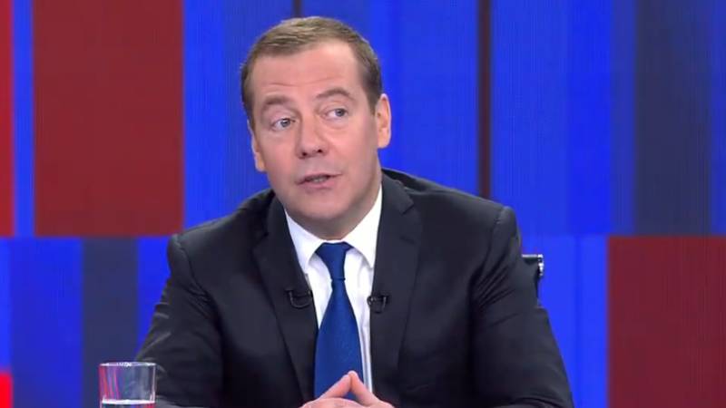 Медведев призвал единороссов поделиться месячной зарплатой с медиками - inforeactor.ru - Россия - Китай - Иран