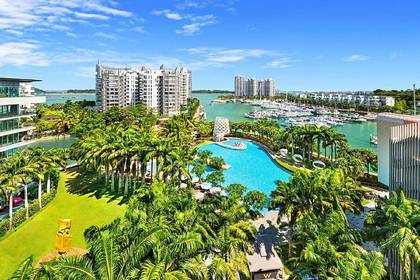 Британец поплавал в бассейне за 7000 долларов - lenta.ru - Сша - Сингапур - Республика Сингапур