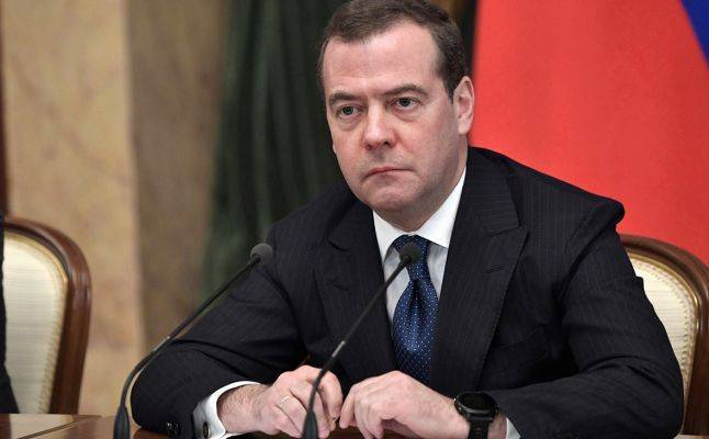 Дмитрий Медведев - Медведев предложил всем членам «ЕР» отдать зарплату на борьбу с Covid-19 - eadaily.com - Россия