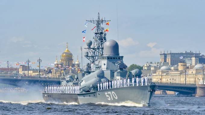 В День Победы к набережной Петербурга пришвартуются корабли Балтфлота - piter.tv - Санкт-Петербург