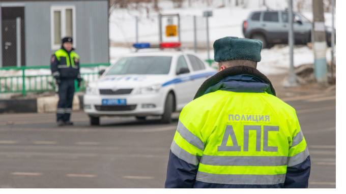 Власти Петербурга составили список сотрудников и автомобилей, которым разрешено передвигаться по городу - piter.tv - Санкт-Петербург - Петербург