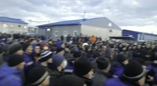 «Где карантин б*****?» В Якутии из-за коронавируса работники компании «Газпром» вышли на митинг - belsat.eu - Россия - республика Саха - Ноябрьск