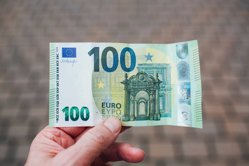 Фабио Панетт - ЕЦБ заявил, что банкноты евро не представляют риска перенесения COVID-19 - vm.ru - Италия