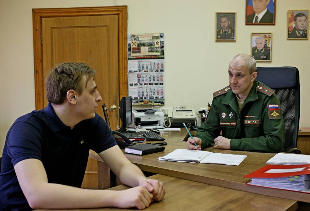 Приемные комиссии московских военкоматов начнут работу 12 мая - vm.ru