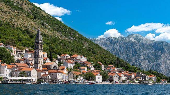 Черногория планирует в мае открыть рестораны и отели для туристов - eadaily.com - Черногория