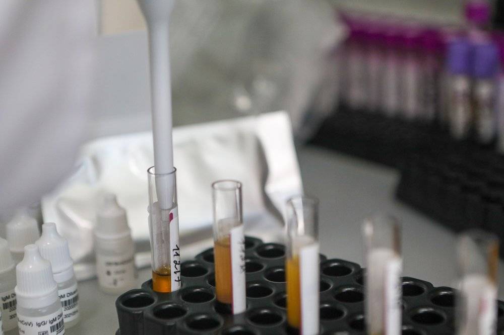 Более 3,3 миллиона тестов на коронавирус провели в России - vm.ru - Россия