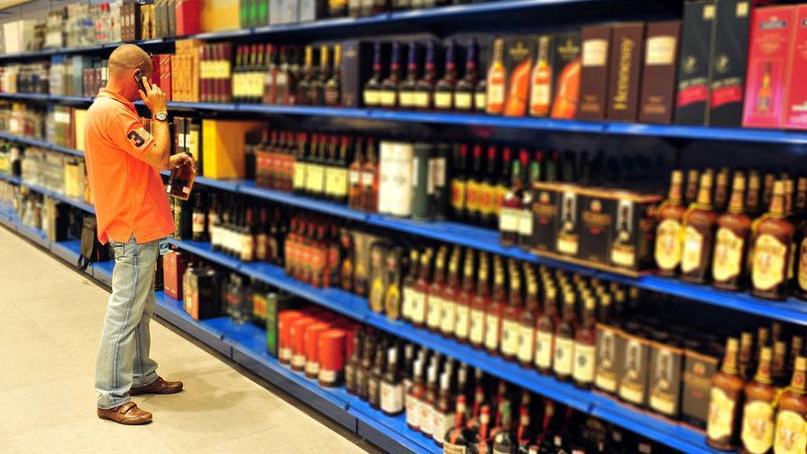 Около половины россиян отказались от алкоголя в период самоизоляции - gazeta.ru - округ Южный