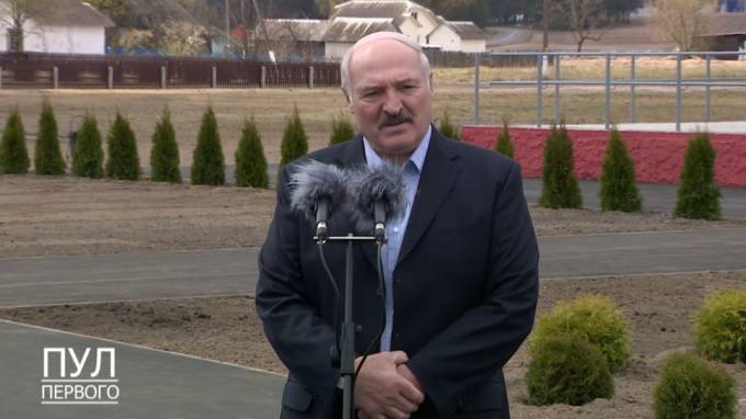 Александр Лукашенко - Лукашенко перенес послание народу из-за "коронапсихоза" - piter.tv - Белоруссия