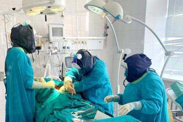 Врачи тюменской больницы прооперировали пациента, переболевшего коронавирусом в тяжелой форме - nakanune.ru