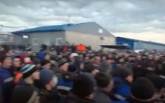 Айсен Николаев - «Газпром» вывезет протестующих вахтовиков с Чаяндинского месторождения - eadaily.com - республика Саха