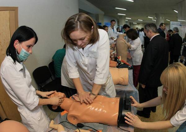 В Москве студентам-медикам, работающим в коронавирусных больницах, будут платить по 100 тысяч рублей - nakanune.ru - Россия - Москва