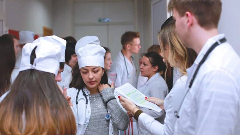 За работу с больными коронавирусом студентам-медикам заплатят более 100 тысяч рублей - newizv.ru - Москва