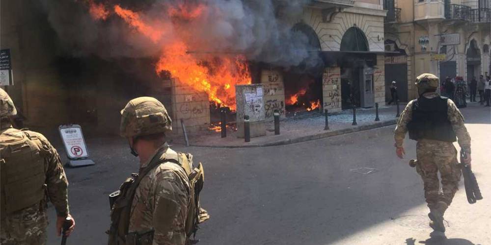 Судный день Ливана: демонстранты громят банки и магазины - detaly.co.il - Швейцария - Ливан