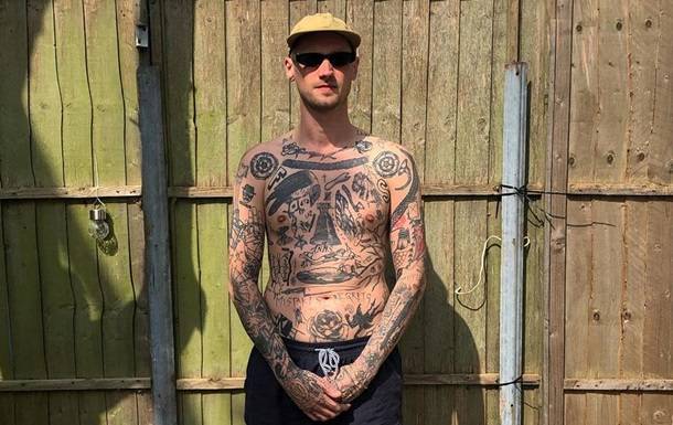 Британец каждый день на карантине делает себе тату - korrespondent.net - Англия