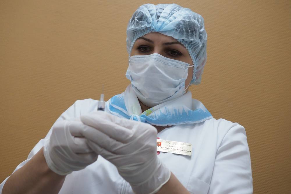 Иммунолог объяснил, почему переболевшим коронавирусом понадобится вакцинация - vm.ru
