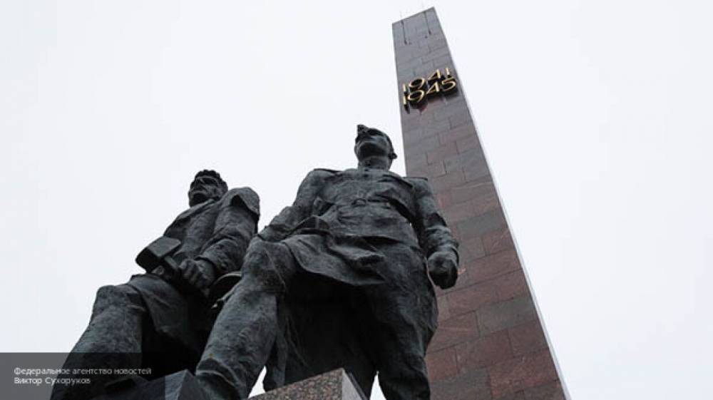 В Петербурге обновят подсветки памятников ко Дню Победы - politexpert.net - Санкт-Петербург
