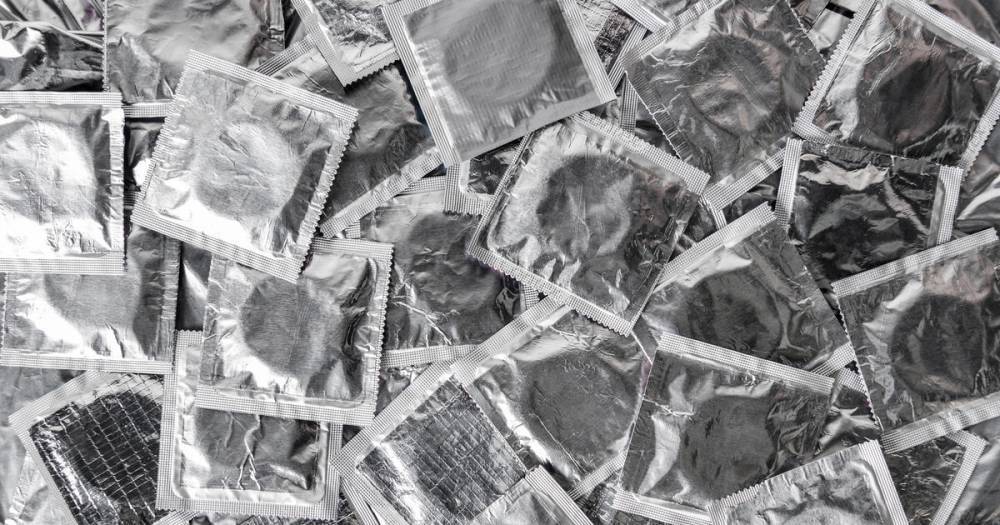 В мире возник дефицит презервативов из-за эпидемии коронавируса - ren.tv - Малайзия