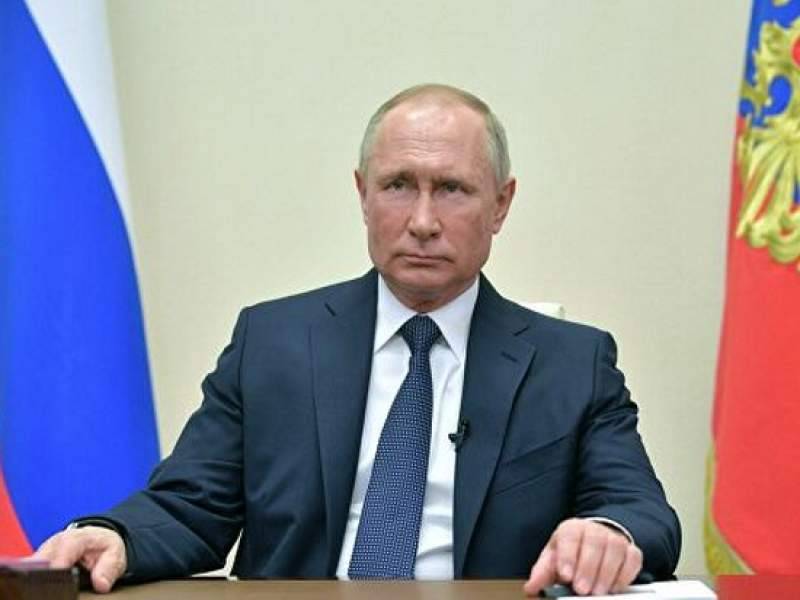 Дмитрий Песков - В Кремле объяснили отставание часов Путина во время обращения к россиянам - dayonline.ru - Россия