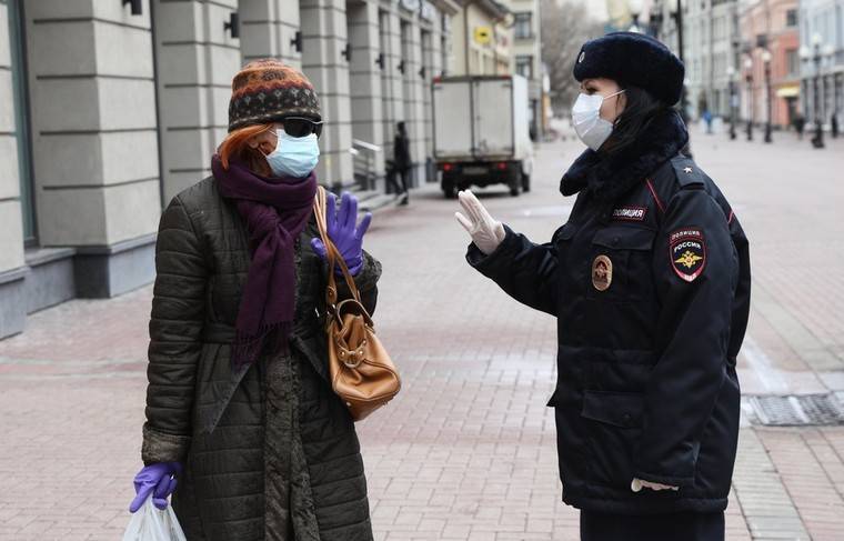 Находящихся на улице москвичей начали проверять правоохранители - news.ru - Москва