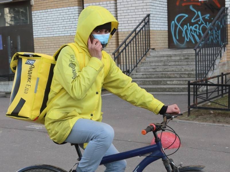 Онлайн-магазины недовольны задержаниями курьеров в регионах - sobesednik.ru - Россия - округ Цфо