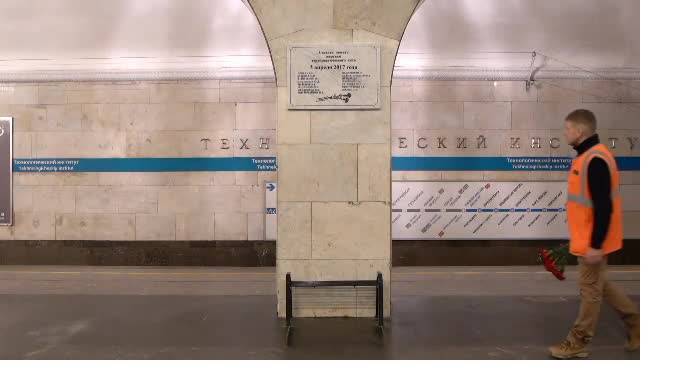 Петербургский метрополитен опубликовал видео установки мемориальной доски в память о жертвах теракта - piter.tv