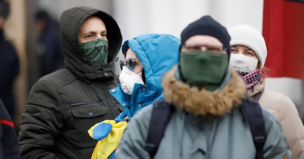 Денис Шмыгаль - На Украине запретили ходить по улицам более двух человек вместе - ren.tv - Украина - Китай