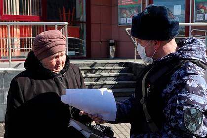 Росгвардейцы начали патрулировать улицы Подмосковья - lenta.ru - Московская обл.