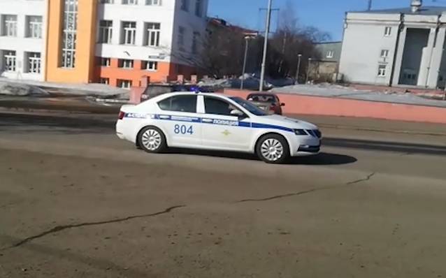 Кузбассовцам объяснили, почему полицейские авто теперь всегда ездят с проблесковыми маячками - gazeta.a42.ru