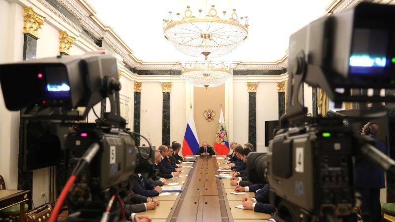 Владимир Путин - Эксперты назвали причины отставок глав регионов на фоне обращения Путина - riafan.ru - Россия