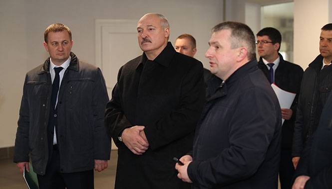 Александр Лукашенко - Лукашенко думает продлить школьные каникулы на неделю - belsat.eu - Белоруссия - район Смолевичский