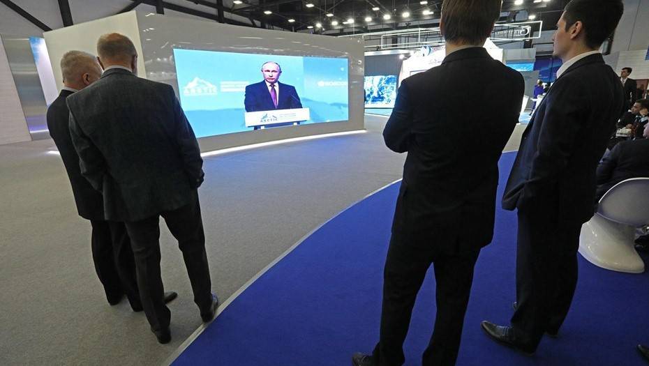 Владимир Путин - Рейтинг доверия Путину вырос после обращения к нации - dp.ru - Россия