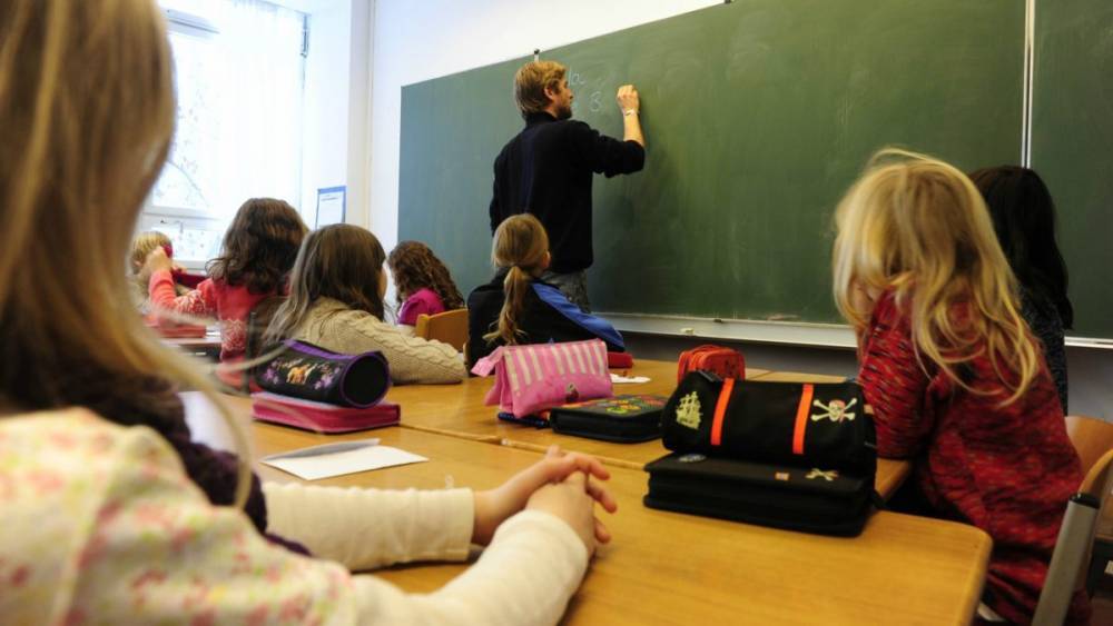 Александр Лукашенко - Родители забирают детей из школ. Школы не против - belsat.eu