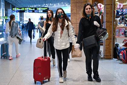 Туристы начали массово покидать Сочи из-за угрозы коронавируса - lenta.ru - Сочи