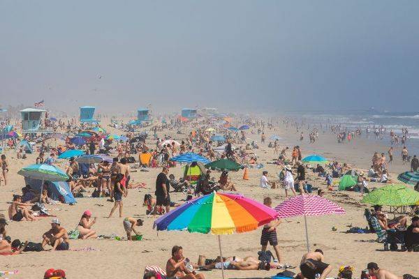Губернатор отчитал калифорнийцев из-за пляжей: У этого вируса нет выходных - eadaily.com - штат Калифорния