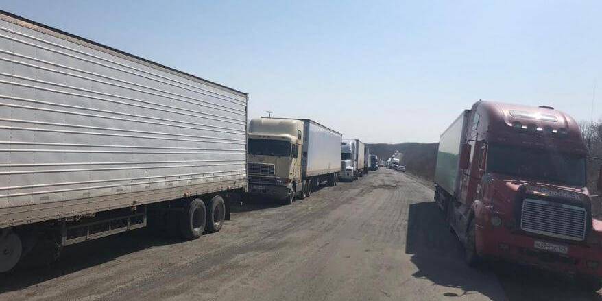 Сотни грузовиков застряли на границе России и Китая - ruposters.ru - Россия - Китай