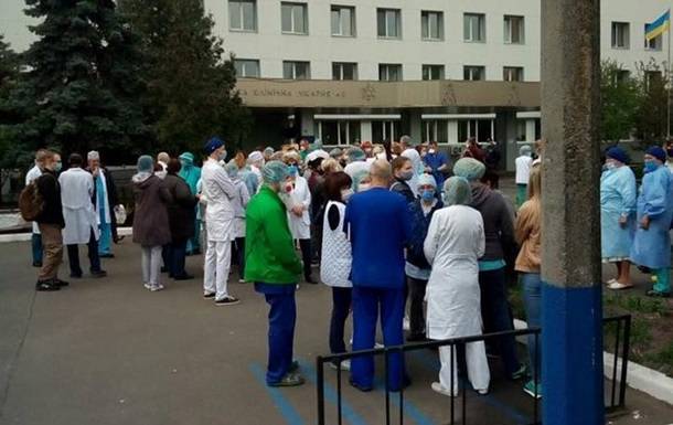 В Киеве медики одной из больниц устроили забастовку - korrespondent.net - Киев - район Оболонский