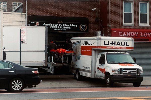 «Ужасное зловоние» в Нью-Йорке: в грузовиках были десятки разлагающихся тел - eadaily.com - Нью-Йорк