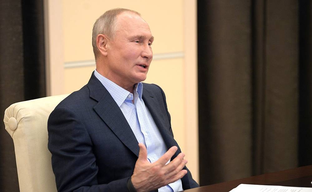 Владимир Путин - Путин предложил распространить программы поддержки медиков на волонтеров - tvc.ru - Россия