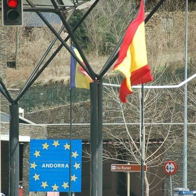 Власти Испании введут временные интервалы для выхода жителей страны на прогулку - radiomayak.ru - Испания