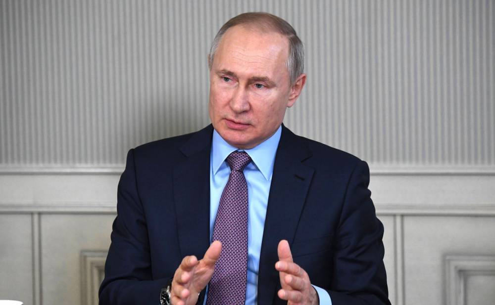 Владимир Путин - Президент РФ заявил о необходимости поощрения соцработников - vm.ru - Россия