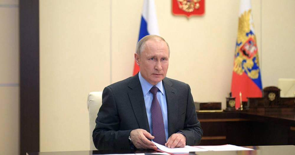 Владимир Путин - Путин поддержал идею печати экранов для защиты лица на 3D-принтерах - ren.tv - Россия